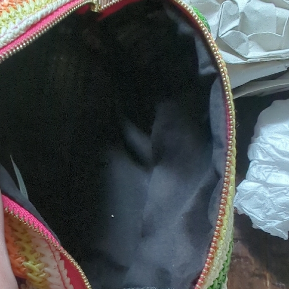 NWT Colorful Rainbow Striped Crochet Makeup Toiletries Pouch Holder - Picture 9 of 12